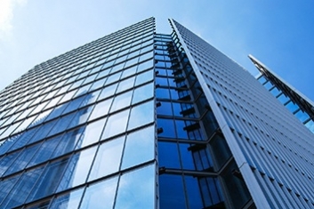 幕墻玻璃為什么會(huì)爆裂呢？